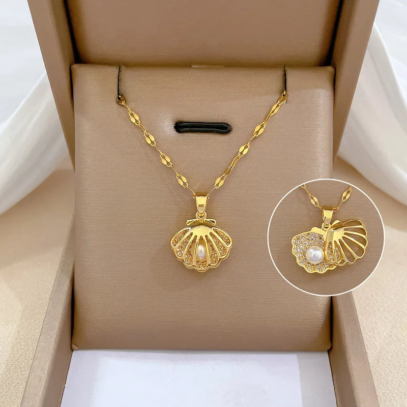 Colar Zynelle Coração de Pérola Francesa Dourado