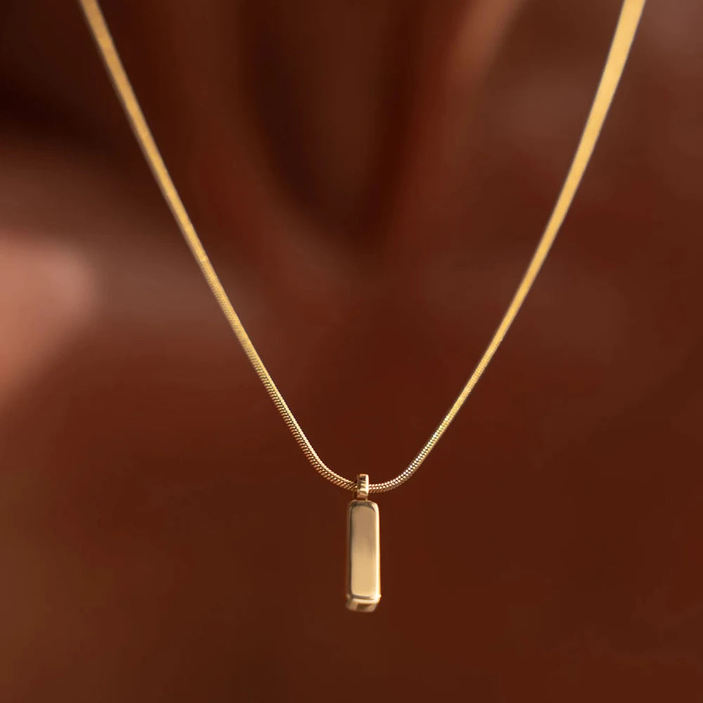 Zynelle Colar Feminino Quadrado Ouro Branco - Aço Inoxidável de Luxo