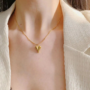 Zynelle Colar Amor Dourado – Delicadeza Que Brilha em Você
