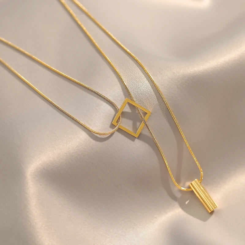 Colar Duplo Zynelle em Aço Inoxidável Dourado - Joia Perfeita para Presentes de Moda