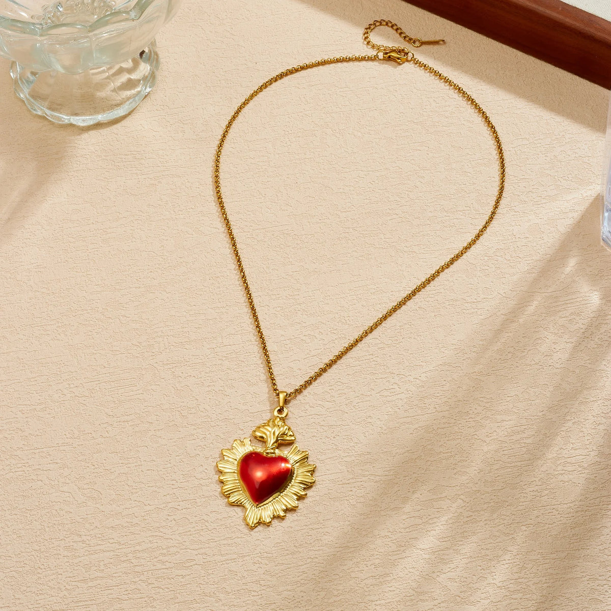 Colar Zynelle Sagrado Dourado — Elegância com presença autêntica