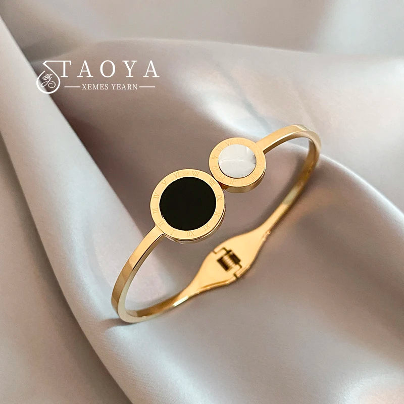 Bracelete Zynelle Romano Aureus – Aço Inoxidável Dourado Luxuoso 2025