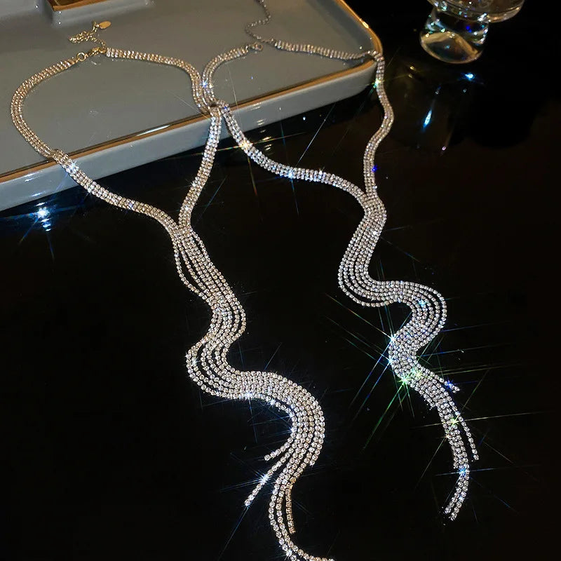 Colar Zynelle Longo Brilhante – Estilo Fashion Internacional