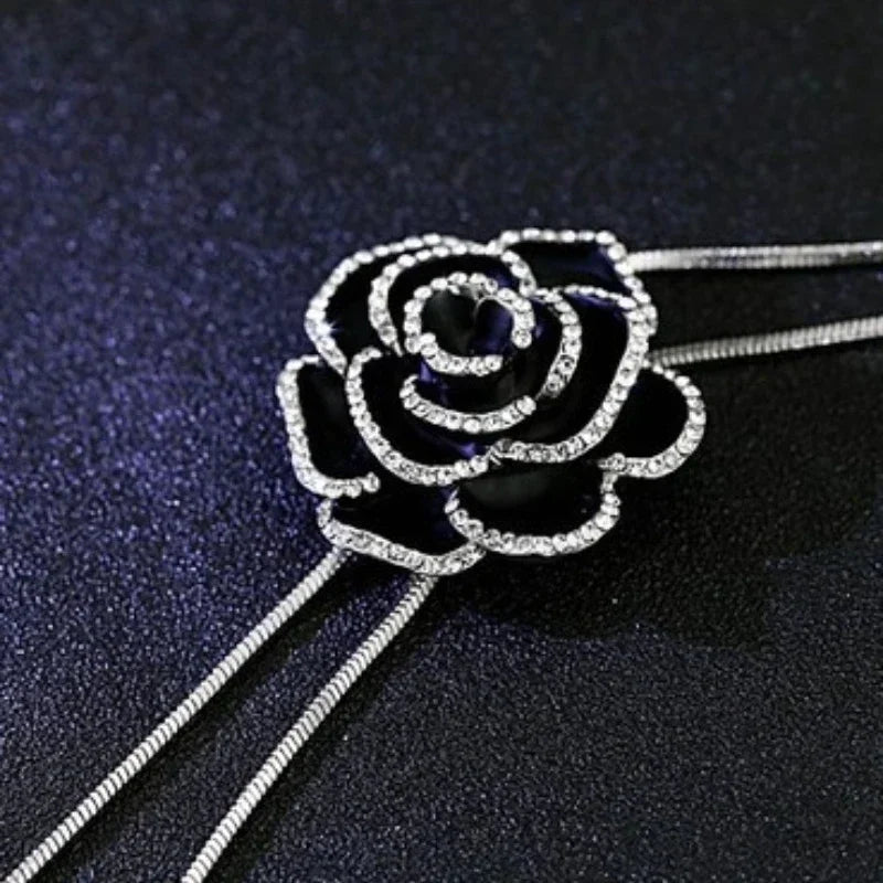 Zynelle Black Rose – Colar Longo Sofisticado para Looks Elegantes