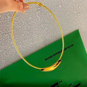 Colar Minimalista Zynelle  – A Elegância Que Fala Baixo e Impressiona