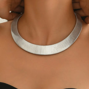 Zynelle | Colar Dourado Feminino de Design Sofisticado