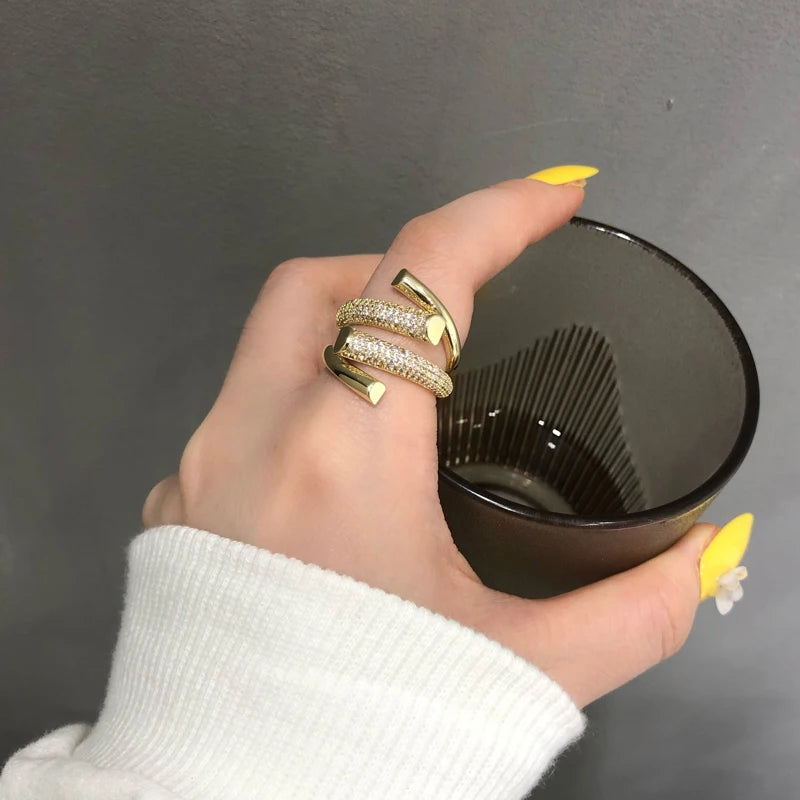 Anel Cruz Gótica 2025 Zynelle - Metal de Luxo