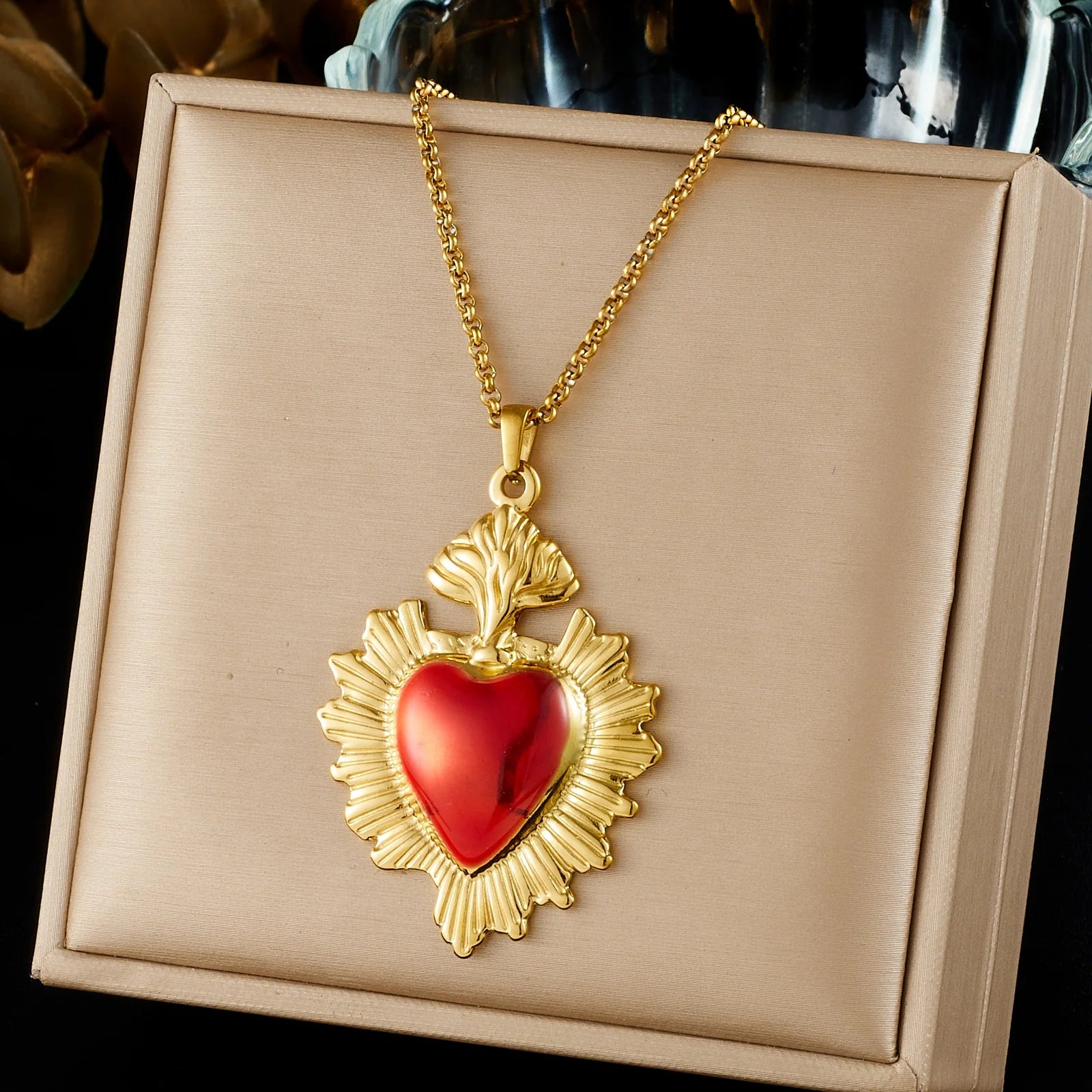 Colar Zynelle Sagrado Dourado — Elegância com presença autêntica