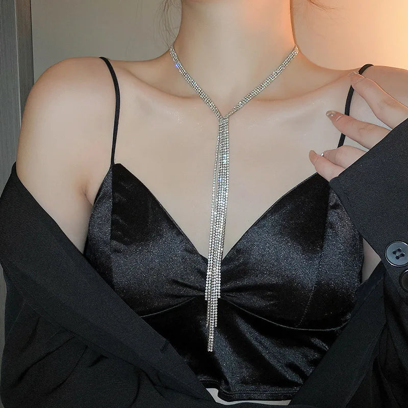 Colar Zynelle Longo Brilhante – Estilo Fashion Internacional