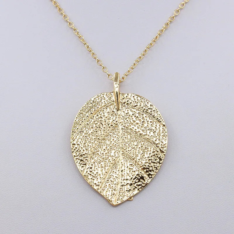 Colar Zynelle Dourado Alongado — Sofisticação que valoriza o visual