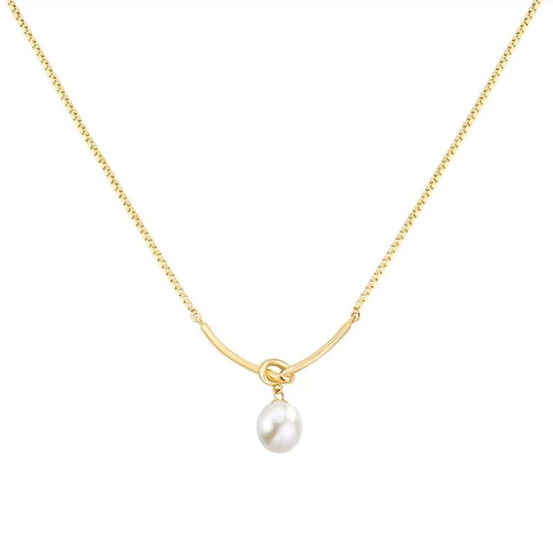 Colar Zynelle Ouro Pérola Nó – Elegância Entrelaçada