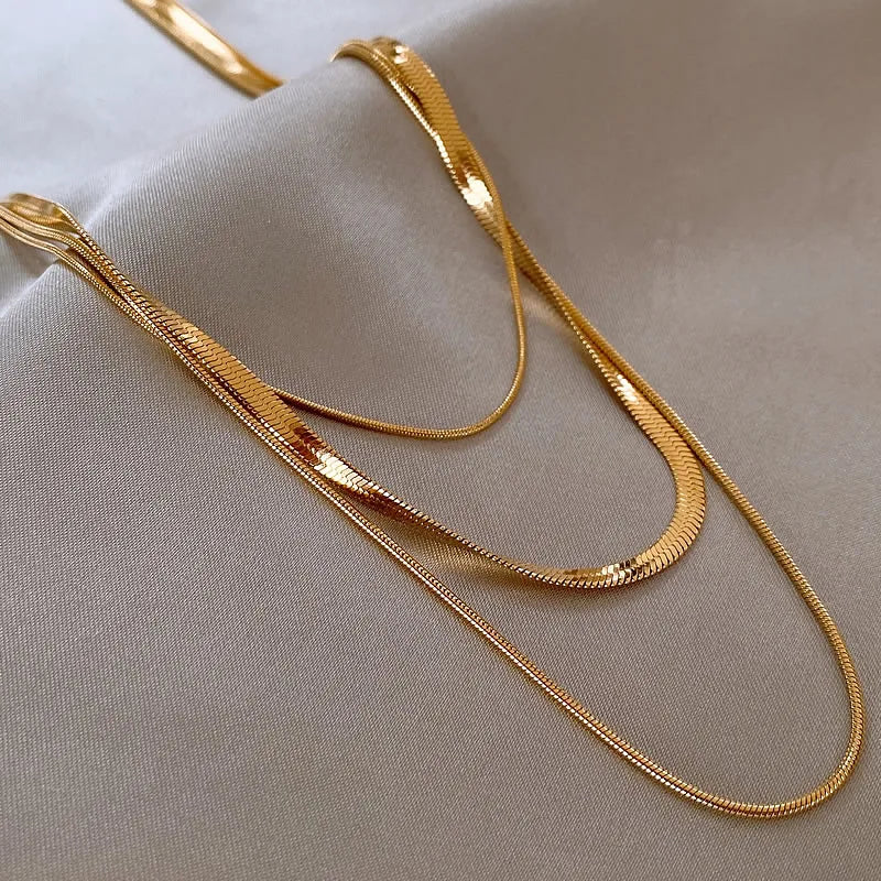 Colar Zynelle Snake Gold – A Gargantilha Que Transforma Seu Look em Desejo