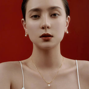 Colar Zynelle Ouro Pérola Nó – Elegância Entrelaçada
